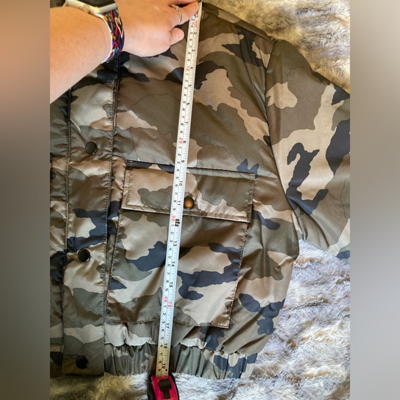 NWT brand, medium, new, cropped, camo, comfy, puffer jacket, warm and cute - Picture 6 of 13